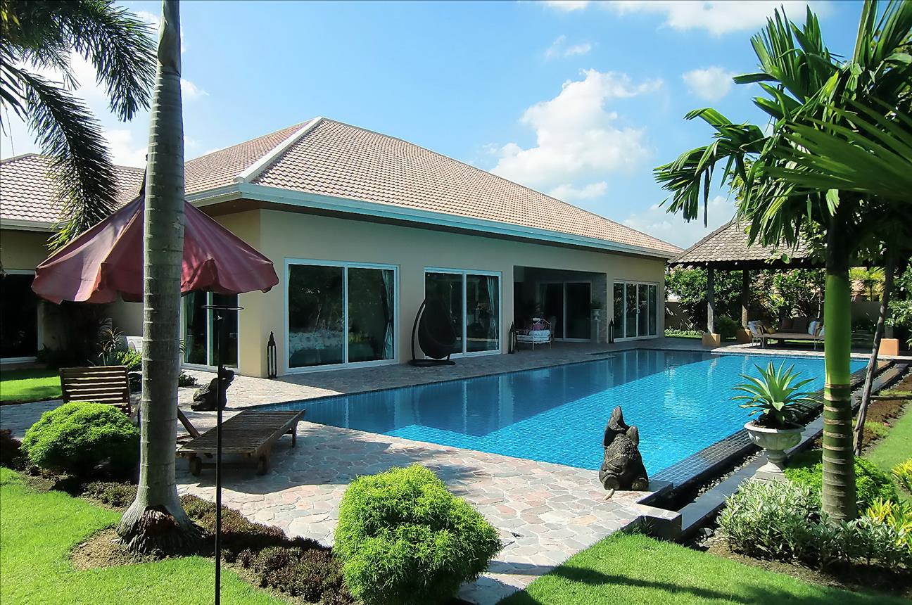 Houses with Swimming Pool for Sale in Pattaya Thailand