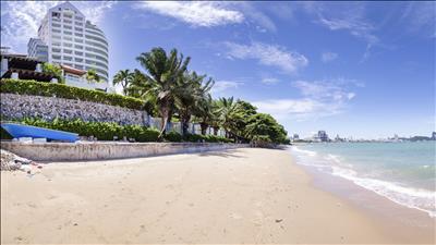 North Pattaya Baan Rimpha, Beachfront  Condo for Sale